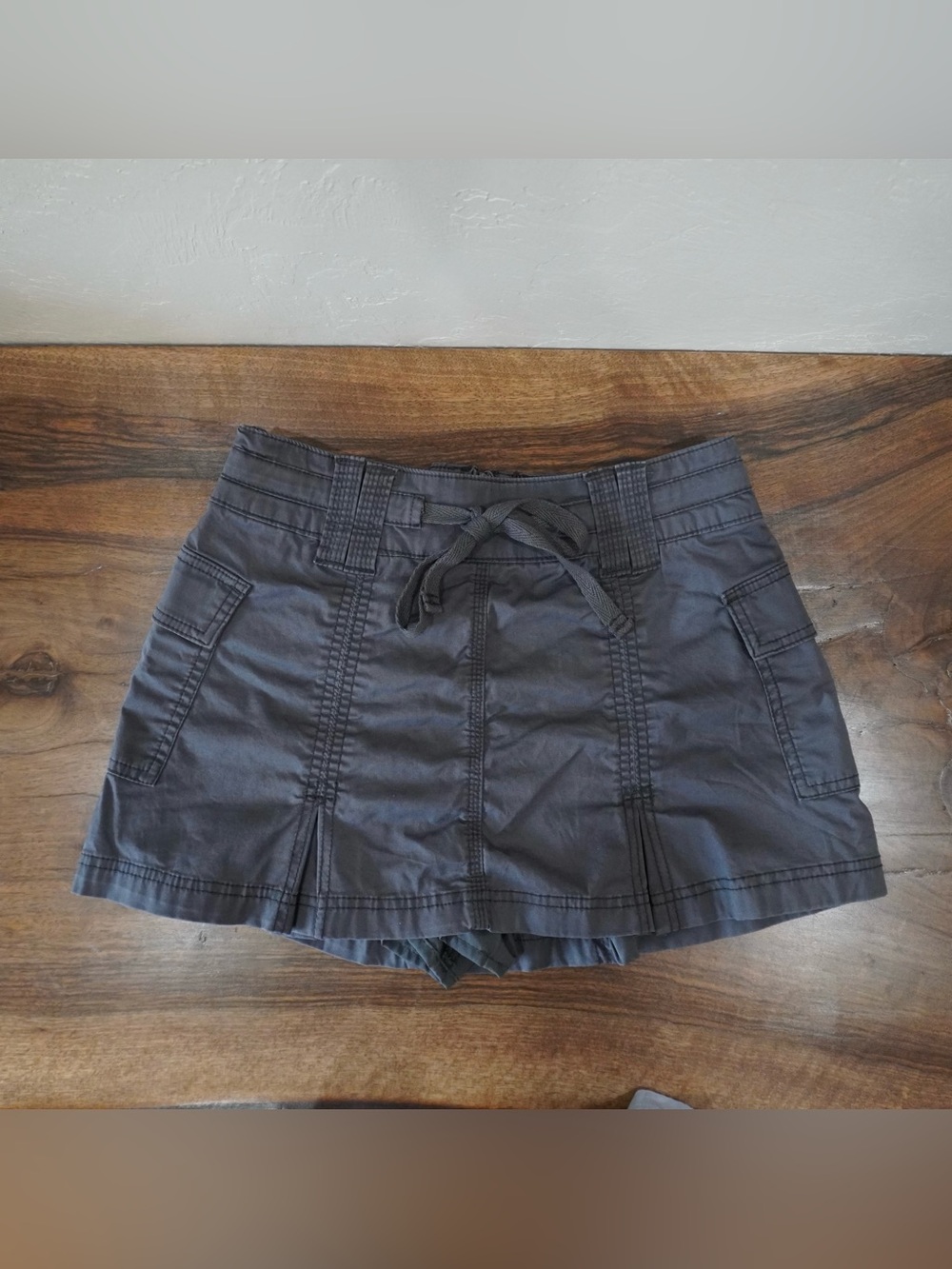 Hollister Gray Mid-Rise Cargo Mini Skort